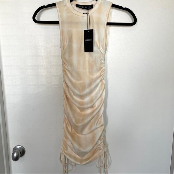 Lioness Bodycon Dress - Picture 3 of 4